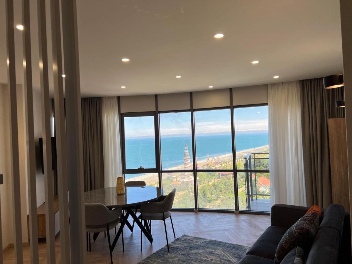 Holiday Lux Tower バトゥーミ エクステリア 写真
