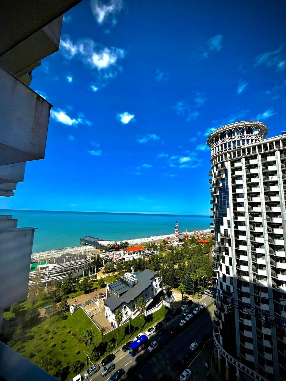 Holiday Lux Tower バトゥーミ エクステリア 写真