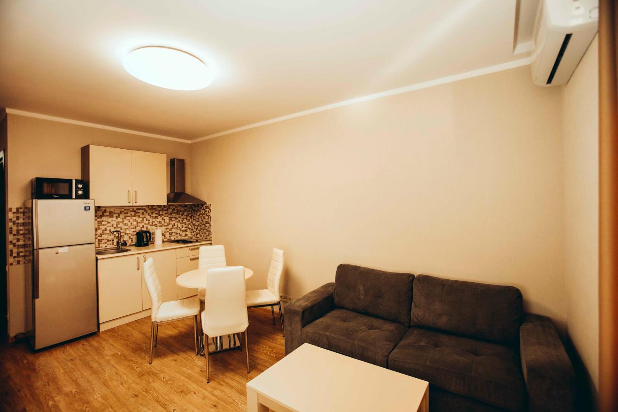 Holiday Lux Tower バトゥーミ 部屋 写真