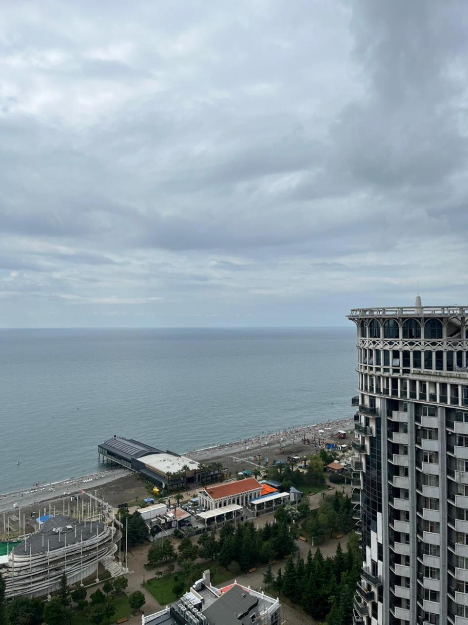Holiday Lux Tower バトゥーミ エクステリア 写真