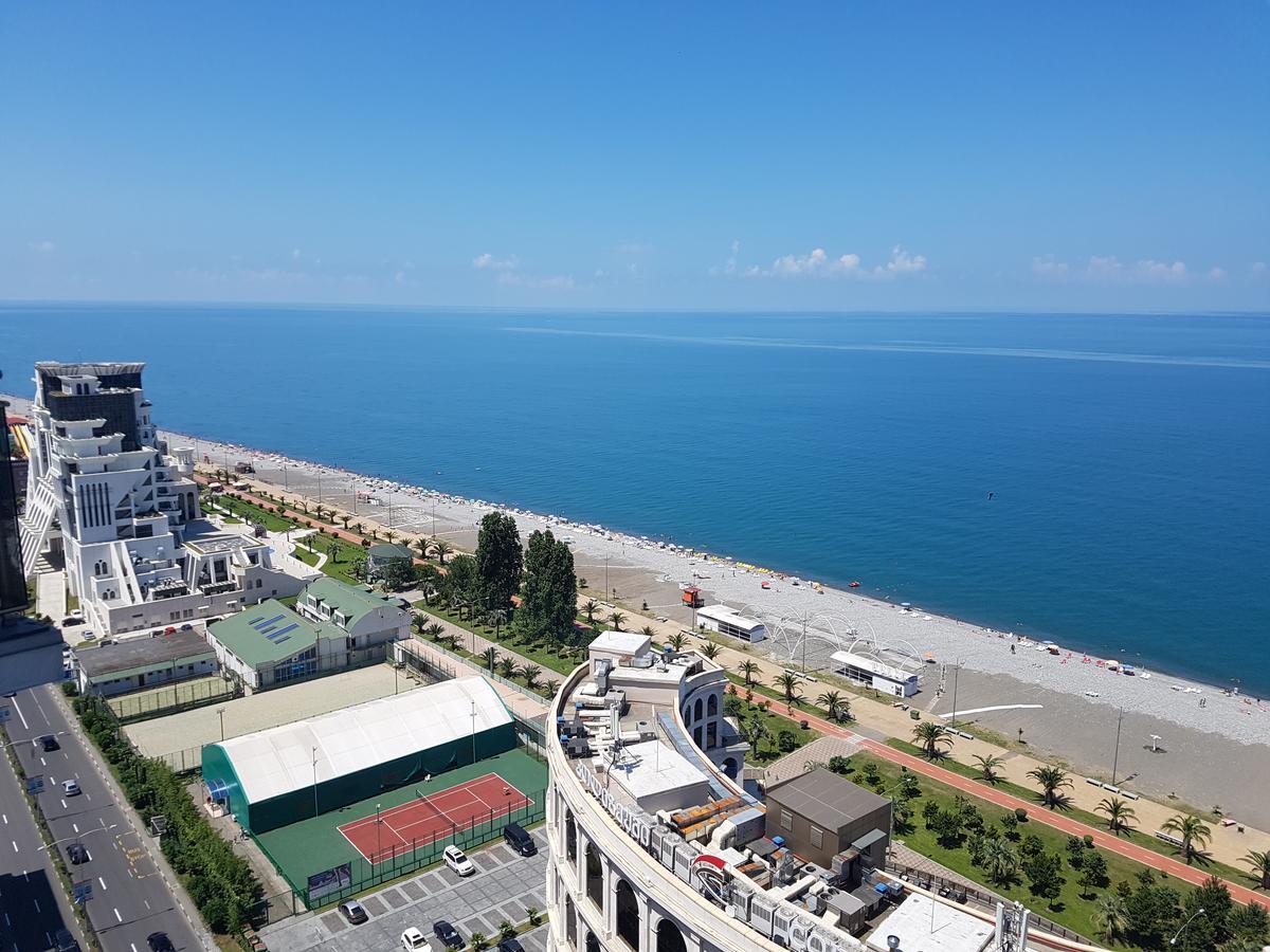 Holiday Lux Tower バトゥーミ エクステリア 写真